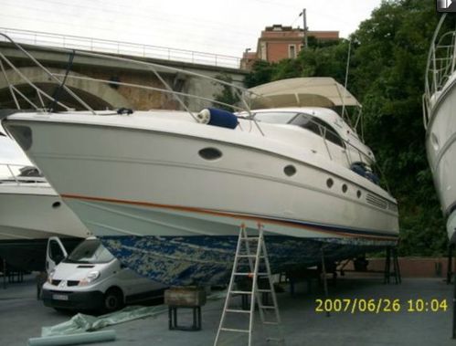 Biogom decapage de l antifouling d une vedette par hydrogommage actualite nautisme et plaisance sur Actunautique.com