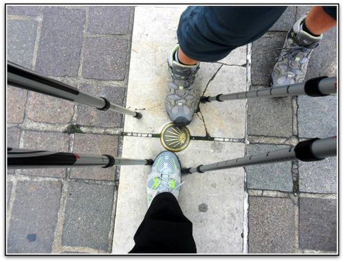 LE-JEU-DES-PIEDS-ET-DES-MARQUES.jpg
