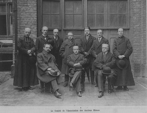 Le comité de l'association des anciens élèves