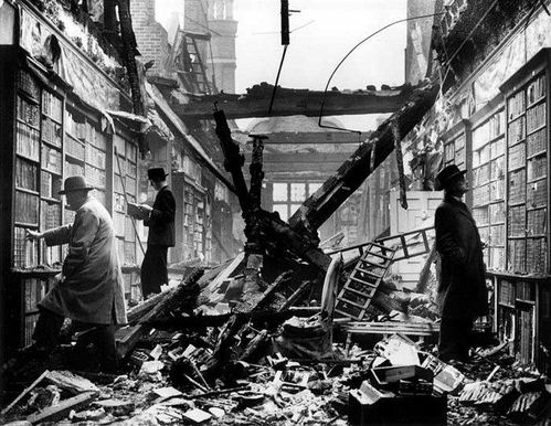 Ruines-d-une-bibliotheque-de-Londres---1940.jpg