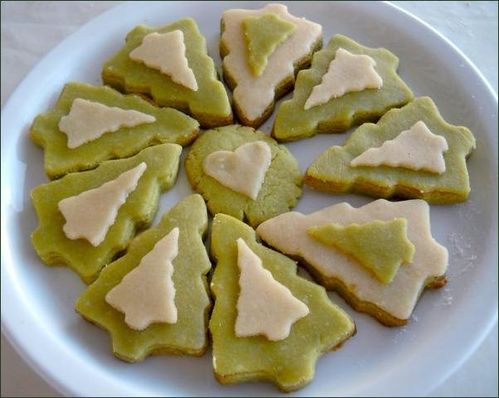 photo Sapins sablés de Noël au thé matcha et pâte d'amande vegecarib893