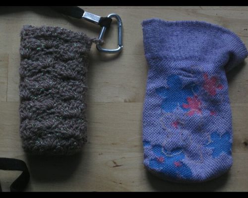 pochette téléphone au crochet