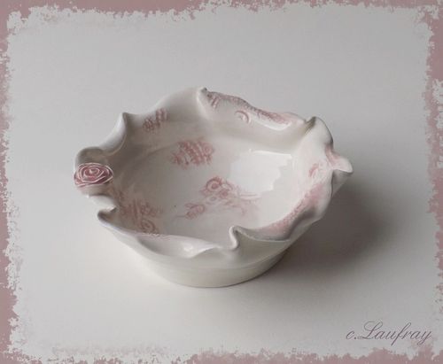 coupelle-ceramique-fleur-rose-dentelle.jpg