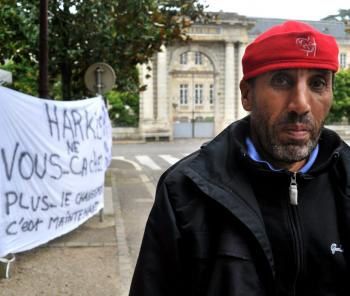 Résultat de recherche d'images pour "Boaza Gasmi, président du Comité national de liaison des harkis, mène depuis quinze jours une grève de la faim pour que l'État français améliore le quotidien des harkis."