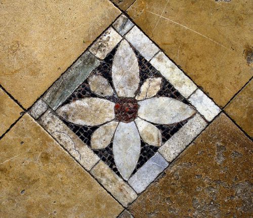 pavement du choeur de l' abbaye de Cluny