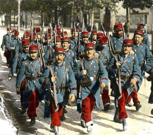 defile-de-soldats-francais-lors-de-la-mobilisation-d-aout-1.jpg