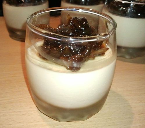 VERRINE-PANNA-COTTA-AU-FOIE-GRAS-AVEC-SON-CONFIT-D-OIGNON.jpg