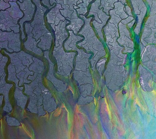 alt-J-An-Awesome-Wave-packshot-hi-res-600x534.jpg