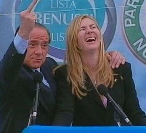 bianc-berlusconi-dito-indice.jpg