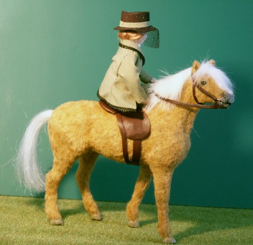 figurine-amazone-palomino.jpg