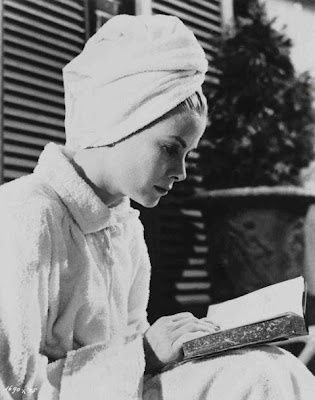 Grace-Kelly-reading.jpg