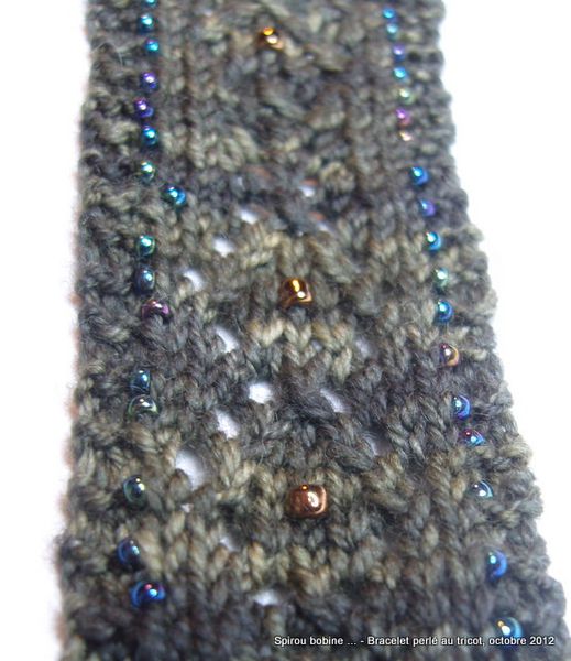 Bracelet-tricot-perle-details-2.JPG