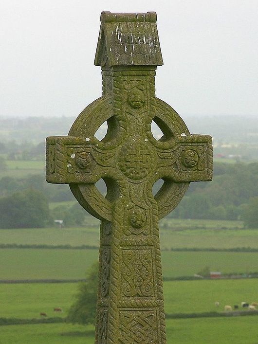640px-Rock_of_Cashel-cross.jpg