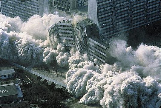 1004906-Demolition_dun_immeuble_a_lexplosif.jpg