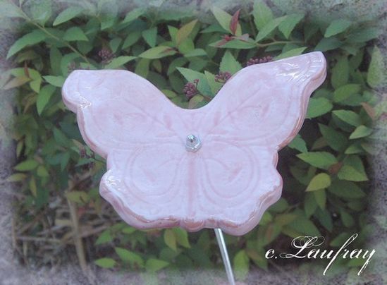 papillon-decoration-jardin-rose.jpg