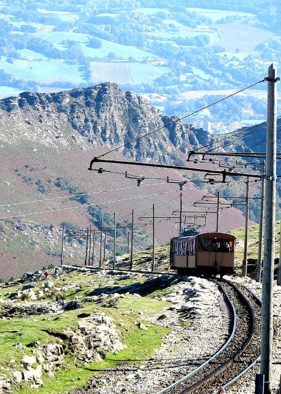 1858208646_13ef7274ca_b_Petit_train_de_la_Rhune_France.jpg