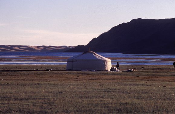 Ger-mongole-bord-du-lac.jpg