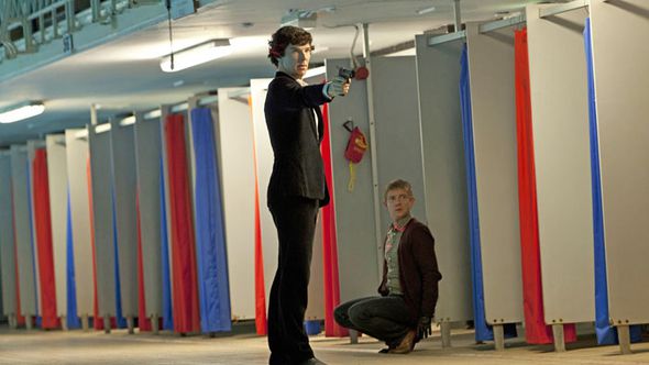 SHERLOCK-Scandale-a-Buckingham--FR2-BlogOuvert.jpg