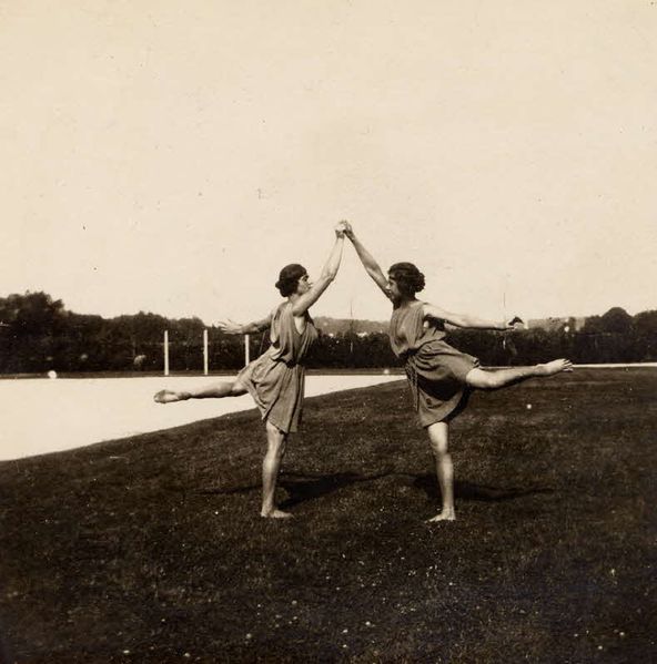 Un mouvement de gymnastique harmonique réalisé p-copie-1