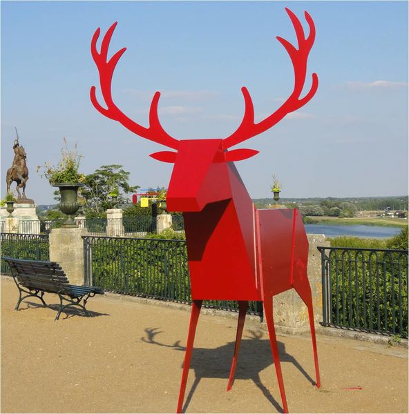 sculpture-renne-remou-jardin-de-l-eveche-blois.jpg