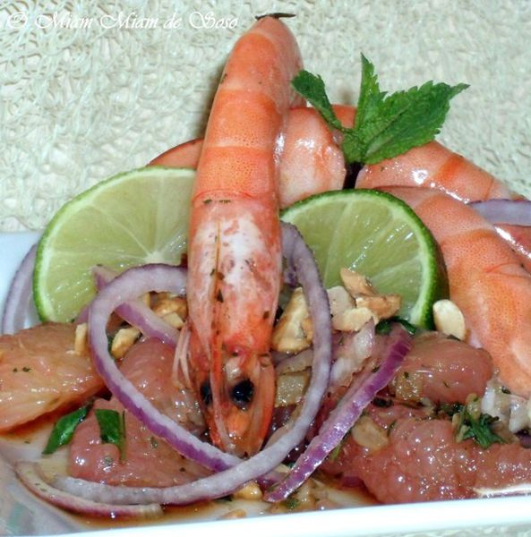 SALADE DE PAMPLEMOUSSE ROSE AUX CREVETTES SAUCE THAI - ô Miam Miam De SoSo