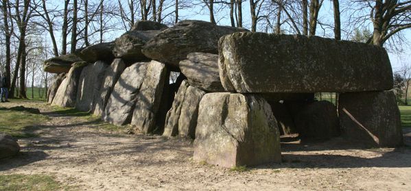 LaRocheAuxFees_Dolmen_2_20070408.jpg