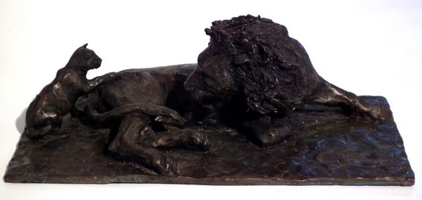 statue lion bronze