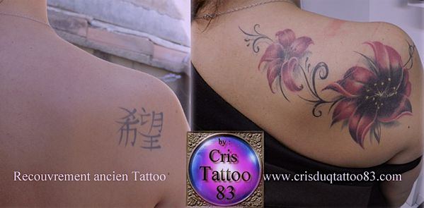 Recouvrement signes Chinois avec des fleurs