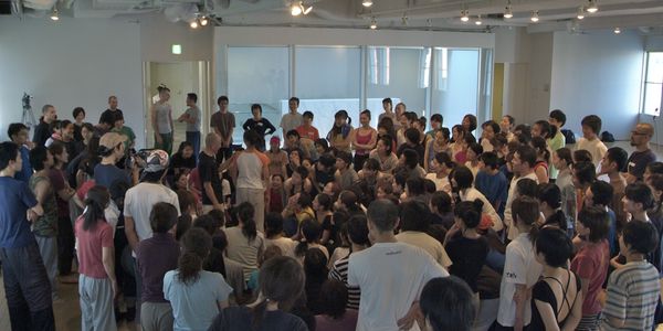 Hino senseï dans un séminaire pour danseurs à Yokohama