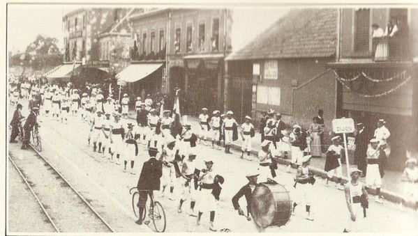 AUTUN 23 - Ave de la République et Gare - 00