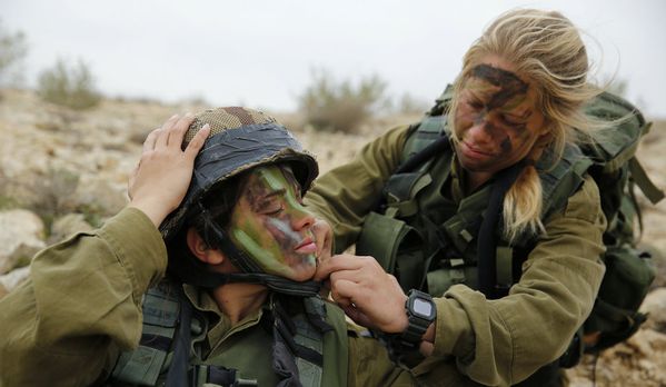 sem13feve-Z1-Solidarite-entre-les-femmes-soldats-israel.jpg