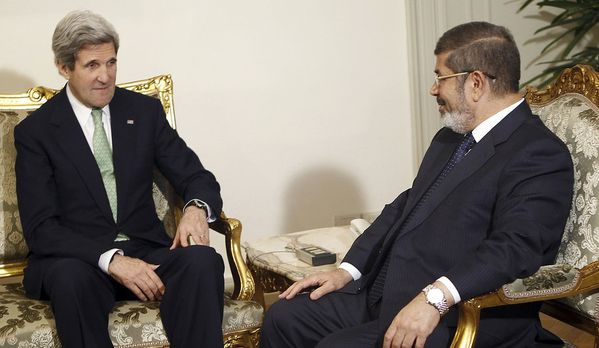 sem13mara-Z6-John-Kerry-Mohamed-Morsi.jpg