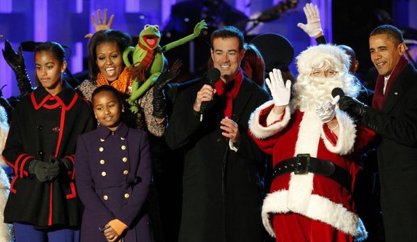 sem11deca-Z12-Famille-Obama-illuminations-arbre-de-Noel.jpg