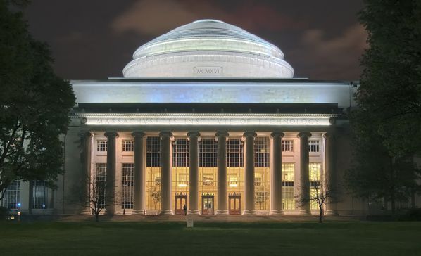 MIT---le-Dome---source-wikimedia.jpg