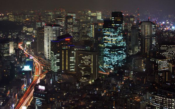 Central_City_at_Night-_Tokyo-_Japan.jpg