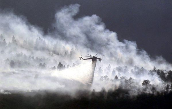 1006651_a-helicopter-drops-water-on-the-waldo-canyon-fire-b.jpg