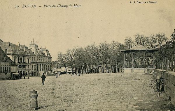 AUTUN 11a - Kiosque