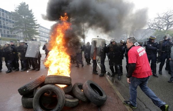 sem13marb-Z20-Goodyear-manifestation-Rueil-Malmaison.jpg