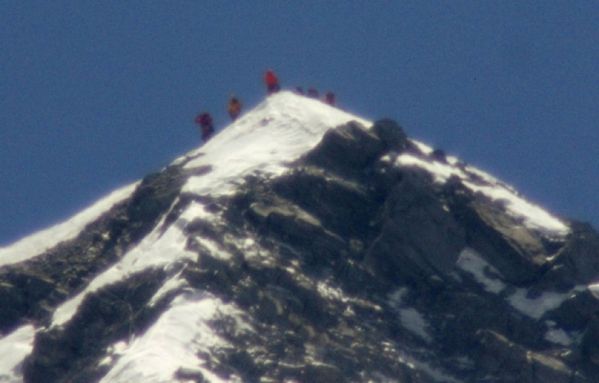 sem13maij-Z23-Il-franchit-l-Everest-a-80-ans.jpg