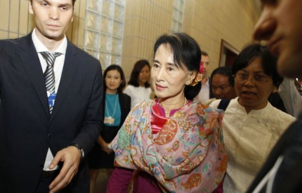 sem13juic-Z23-Aung-San-Suu-Kyi-candidate-presidentielle-Bir.jpg