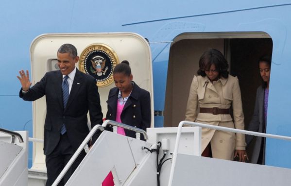 sem13juih-Z15-Barack-Michelle-Obama-Air-Force-One.jpg
