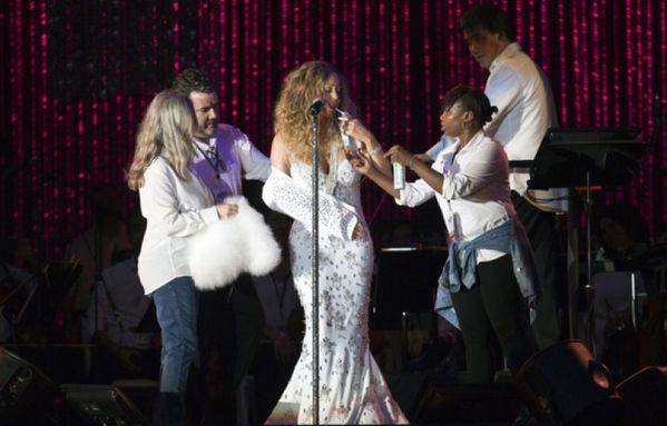 sem13julf-Z27-Mariah-Carey-concert-New-York-bras-e-copie-1.jpg