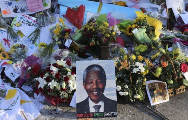 sem13julb-Z8-Nelson-Mandela-soutien-Afrique-du-sud-Pretoria.jpg
