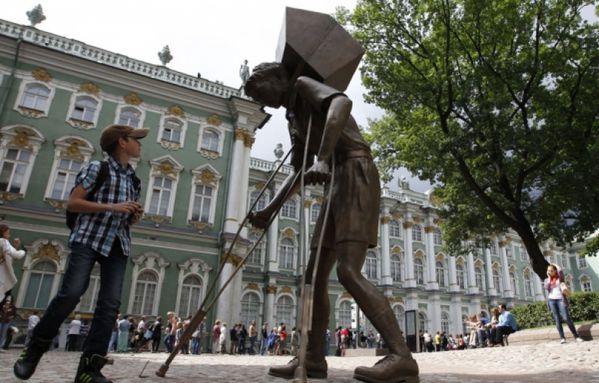 sem12juim-Z30-Sculpture-cubaine-de-Celaya-Saint-Petersbourg.jpg