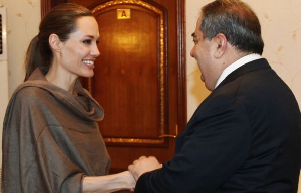 sem12sepe-Z5-Angelina-Jolie-Irak.jpg