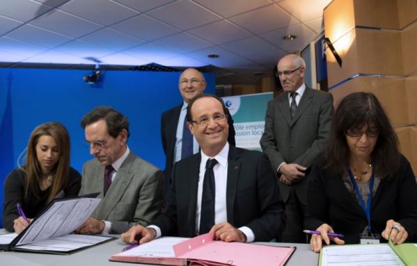 sem12novc-Z16-Francois-Hollande-contrats-emplois-d-avenir.jpg