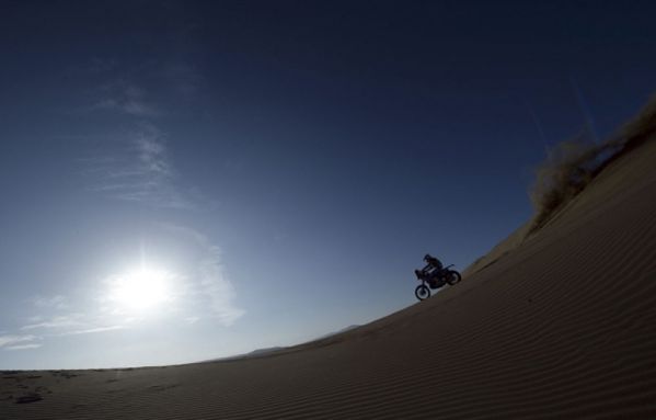 sem13janc-Z11-Dakar-moto-dunes-Chili.jpg