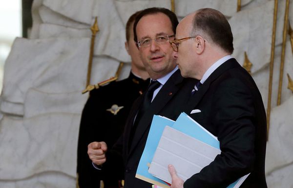 Francois-Hollande-Bernard-Cazeneuve-budget-2014-difficile.jpg