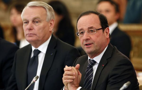 Francois-Hollande-et-Jean-Marc-Ayrault-hausses-impots-rate.jpg