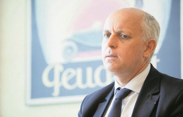 sem13decg-Z10-Thierry-Peugeot-sur-un-siege-ejectable.jpg